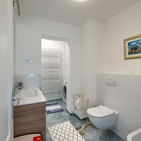 Ursula Apartment *