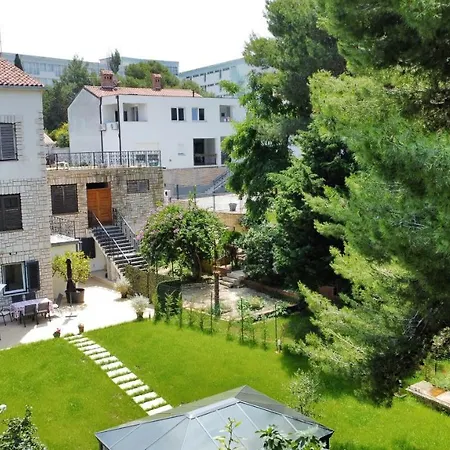 Ursula Apartment *